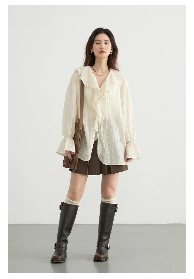 Spring & Summer Must-Have – V-Neck Lace-Up Blouse