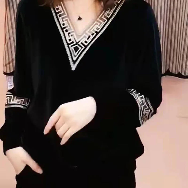 All-Occasion Women’s Top – Elegant Lace V-Neck Long Sleeve Tee