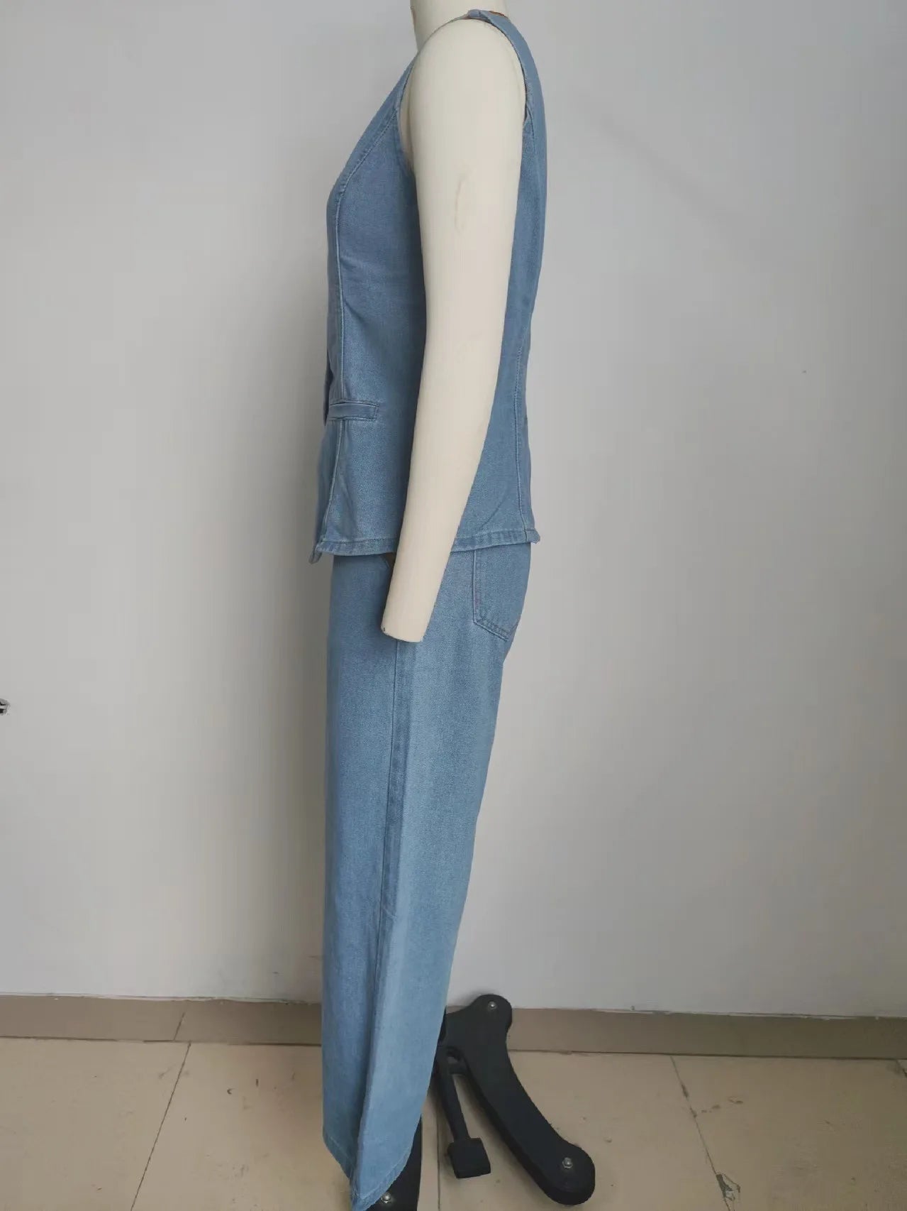 Trendy Two-Piece Set – Sleeveless Darted Vest with Wide-Leg Trousers