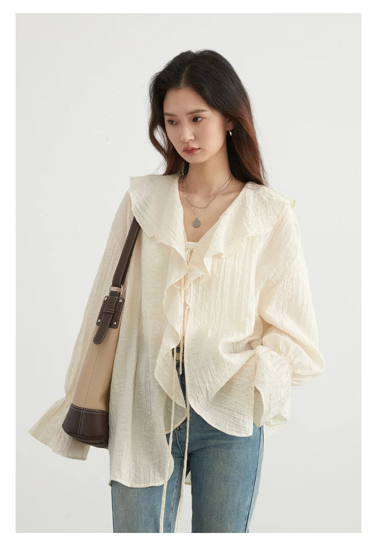 Spring & Summer Must-Have – V-Neck Lace-Up Blouse