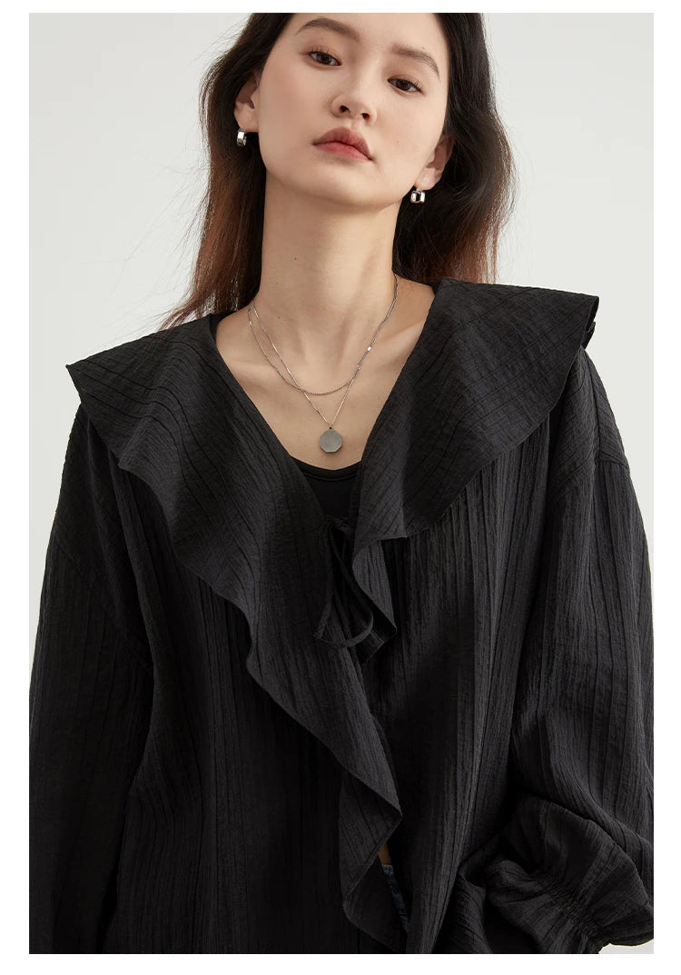 Spring & Summer Must-Have – V-Neck Lace-Up Blouse