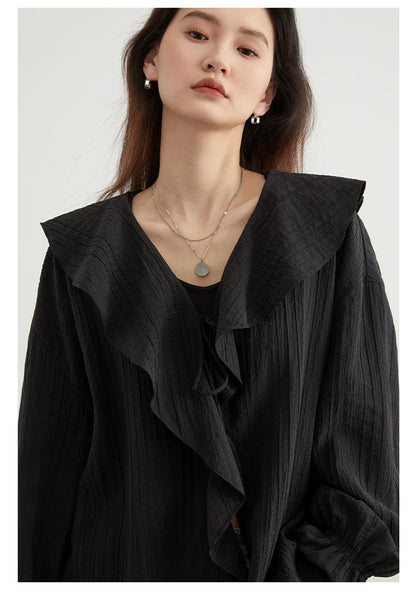 Spring & Summer Must-Have – V-Neck Lace-Up Blouse