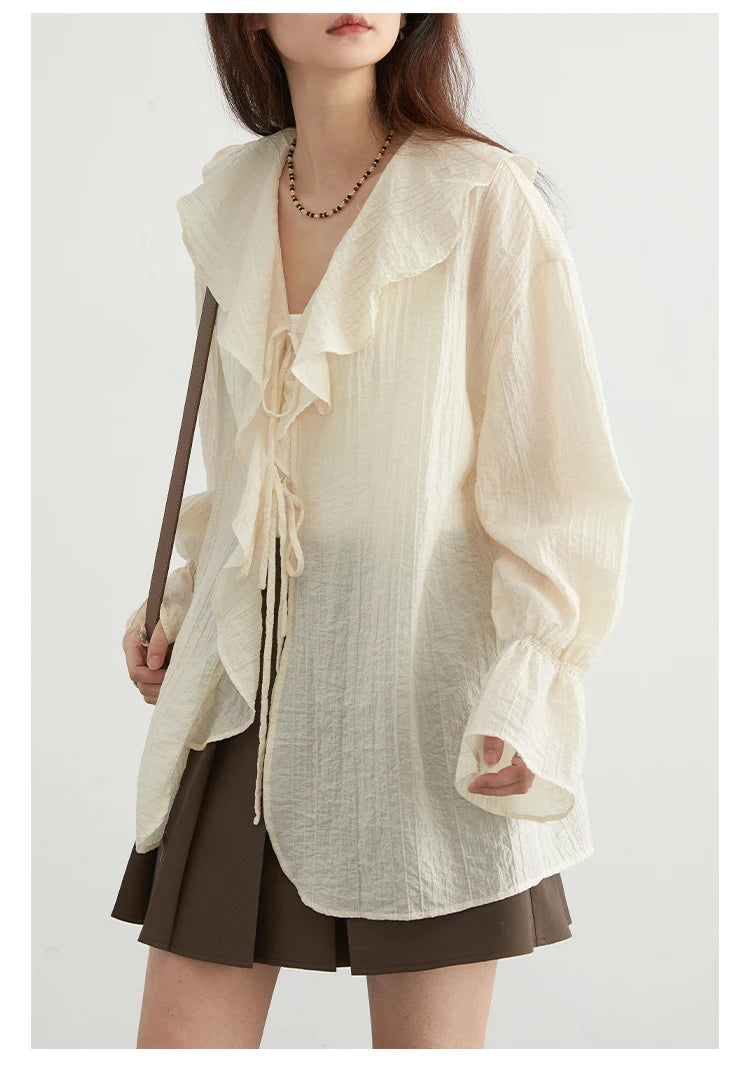 Spring & Summer Must-Have – V-Neck Lace-Up Blouse