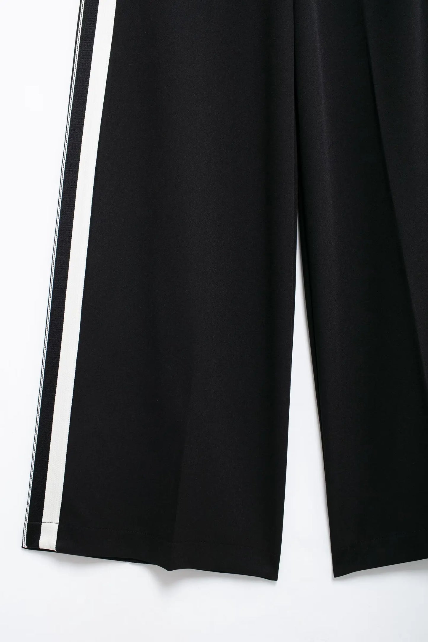 TRAFZA Vintage Women’s Outfit – Short Black Jacket & Black White Patchwork Pants