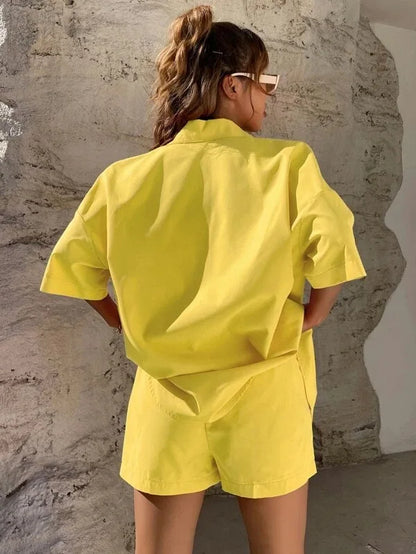 Fashionable Women’s 2-Piece Set – Single-Breasted Top & Wide Shorts