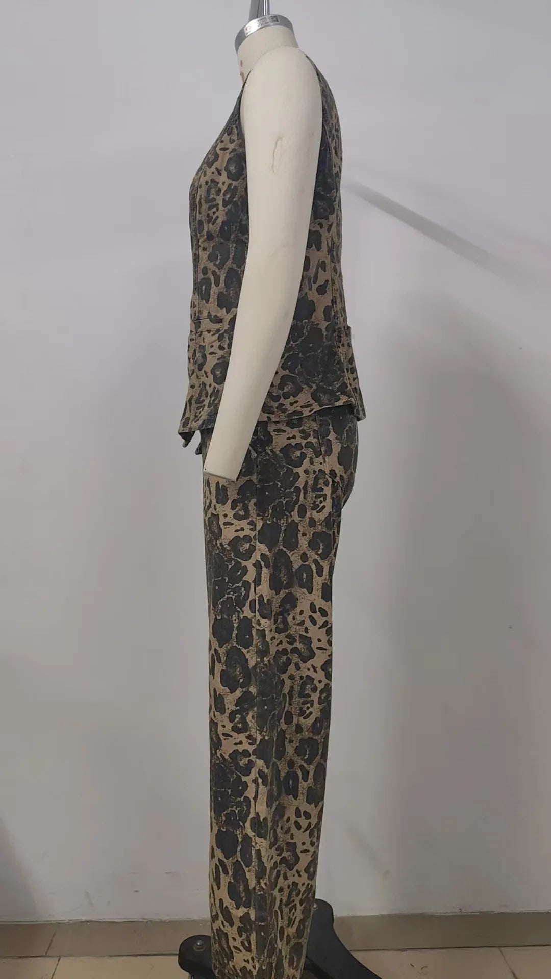 Trendy Two-Piece Set – Sleeveless Darted Vest with Wide-Leg Trousers