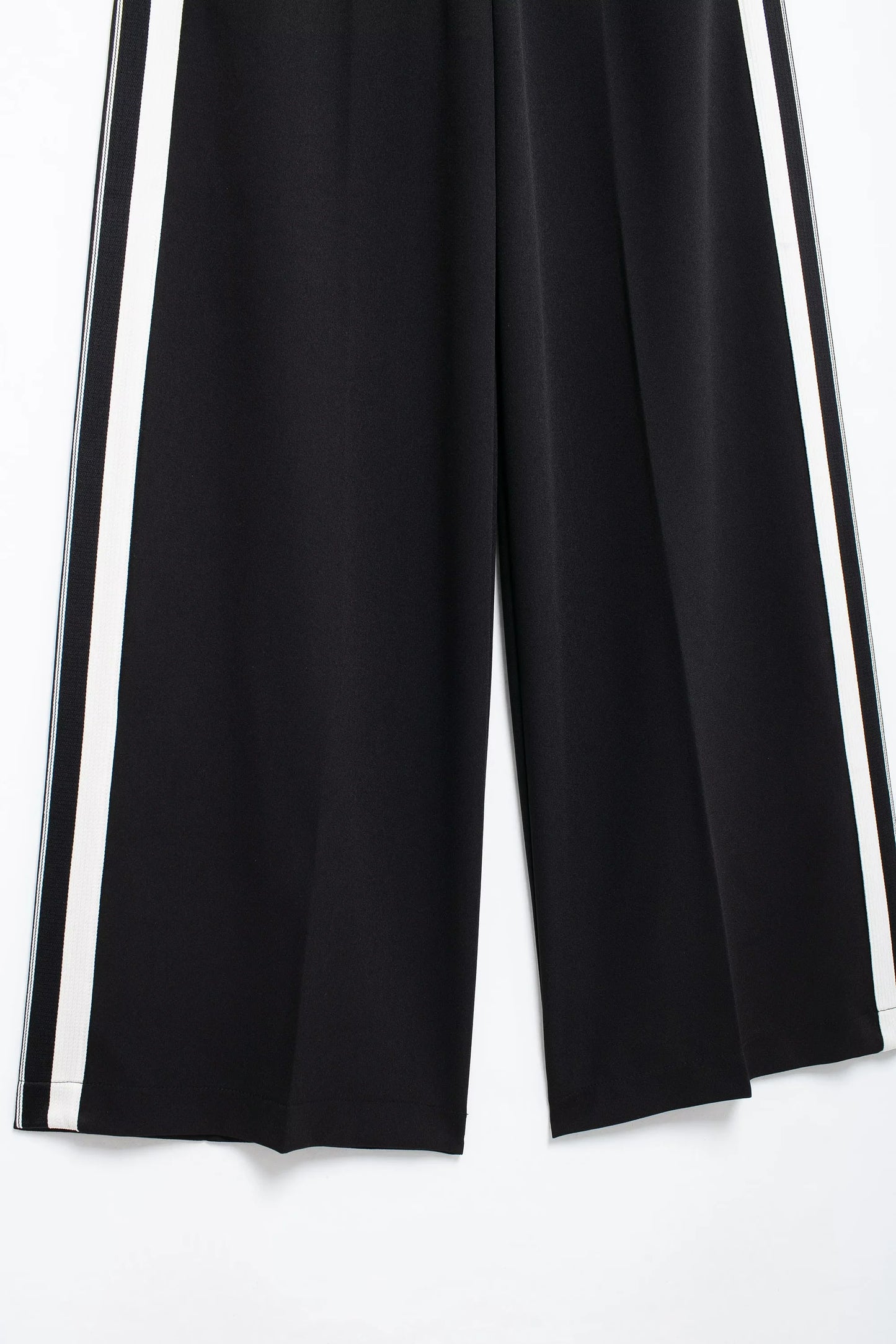 TRAFZA Vintage Women’s Outfit – Short Black Jacket & Black White Patchwork Pants